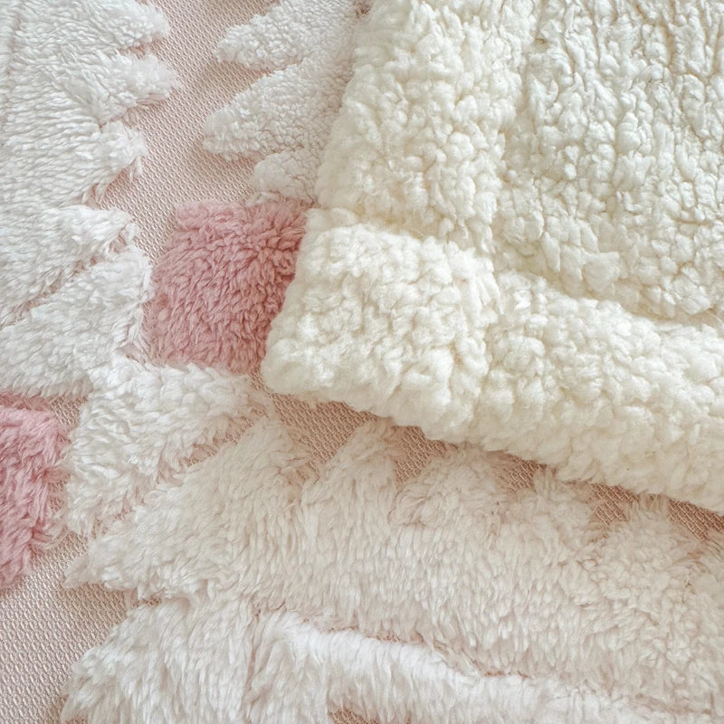 Geometric Patterned Jacquard Fleece Blanket